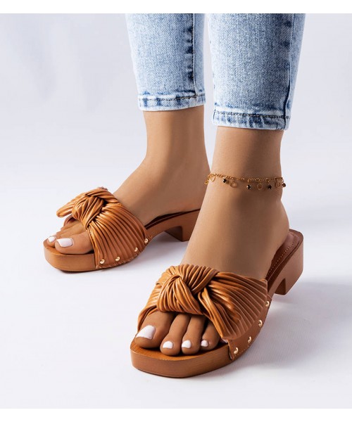 Brown šlepetės dėl žemo posto Rochefort