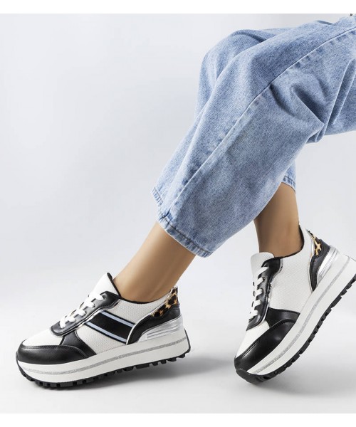 Juodi sportbačiai su blizgančiais intarpais Lang