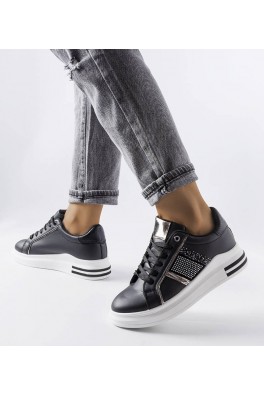 Juodi sportbačiai, puošti cirkonais Xarles