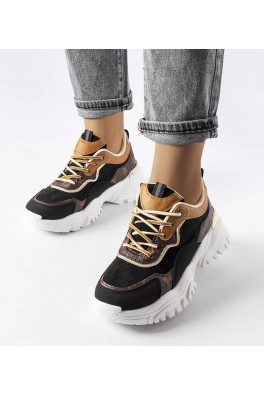 Juodi sportbačiai ant netaisyklingo pado iš Alta