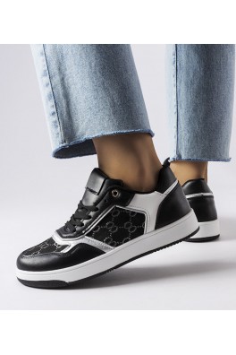 Juodi sportbačiai su Isidora monograma