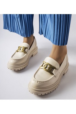 Smėlio spalvos mokasinai, puošti "Schlanders" sagtimi