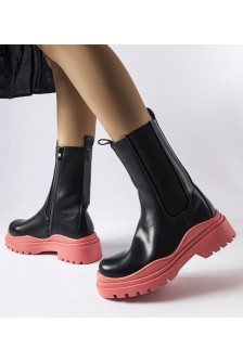 "Delebio" juodi batai ant spalvoto pado