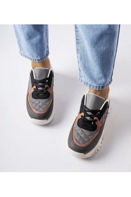Pilkos Spalvos Sneakers Stiliaus Su Spalvotais Intarpais Esquibel