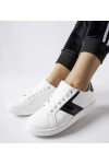 Balti Sneakers Stiliaus Su Juodos Spalvos Intarpais Rizzo
