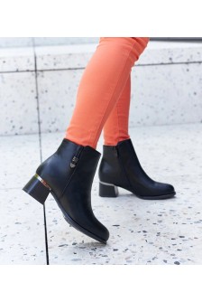 Juodos spalvos eko odos stiletto apšiltinti batai iš "Bocconi