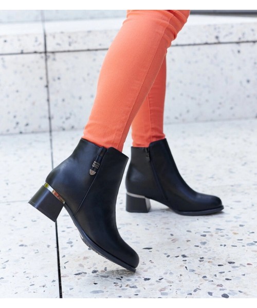 Juodos spalvos eko odos stiletto apšiltinti batai iš "Bocconi