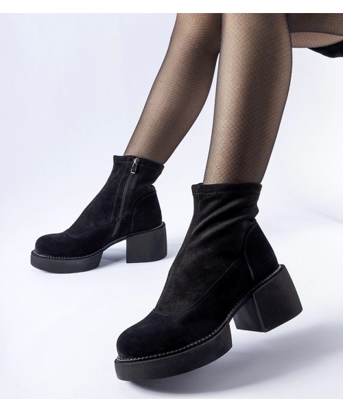 Juodi apšiltinti batai ant masyvaus bloko natūralios odos Maria