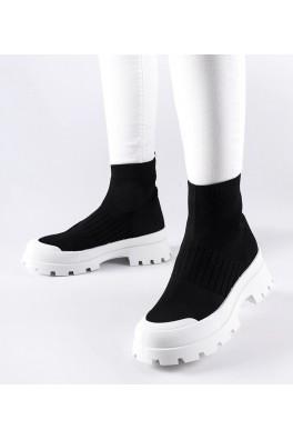 Juodi sportbačiai su lanksčia viršutine dalimi iš "Varden