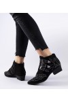 Juodi dekoratyviniai žemi smailianosiai batai iš "Forever