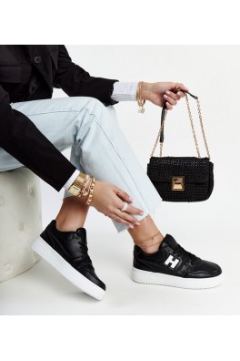 Juodi sportbačiai ant baltos "Mentha" platformos