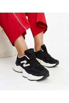 Juodi Sneakers Stiliaus Ant Masyvaus Pado Gergely