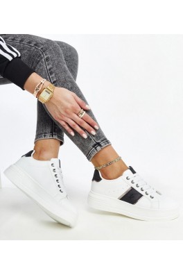 Balti-Juodi Sneakers Stiliaus Ant Storesnio Pado Finestra