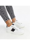 Balti-Juodi Sneakers Stiliaus Ant Storesnio Pado Finestra Balti-Juodi Sneakers Stiliaus Ant Storesnio Pado Finestra