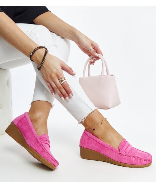 Sakena tamsiai rožiniai zomšiniai mokasinai ant platformų