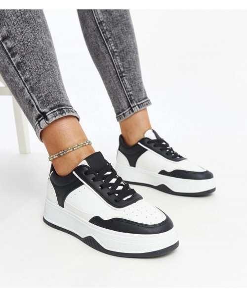 Balti-Juodi Sneakers Stiliaus Ant Storesnio Pado Rumai