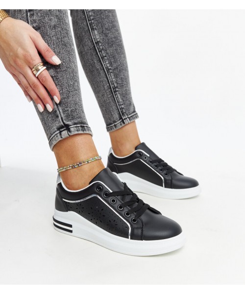 Juodi ažūriniai sportbačiai su blizgučiais Zorka