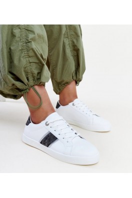 Balti-Juodi Sneakers Stiliaus Su Dekorotyvinio Juostelėmis Grada