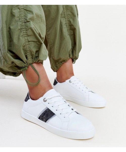 Balti-Juodi Sneakers Stiliaus Su Dekorotyvinio Juostelėmis Grada