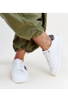 Balti-Juodi Sneakers Stiliaus Su Dekorotyvinio Juostelėmis Grada