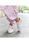 Balti Sneakers Stiliaus Su Dekorotyvinio Juostelėmis Grada Balti Sneakers Stiliaus Su Dekorotyvinio Juostelėmis Grada