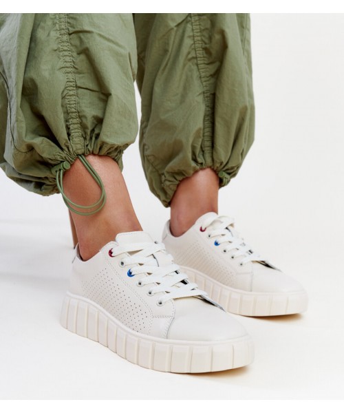 Zvonka smėlio spalvos odiniai sportbačiai