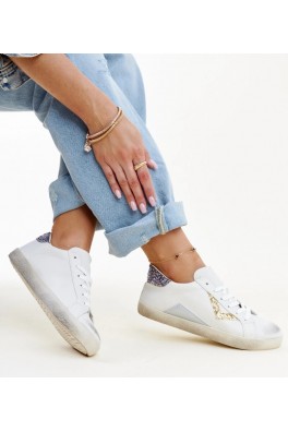 Balti Sneakers Stiliaus Su Efektais ,,znoszenia'' Gombola
