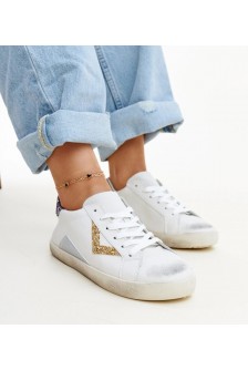 Balti Sneakers Stiliaus Su Efektais ,,znoszenia'' Gombola