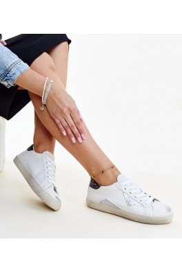 Balti Sneakers Stiliaus Su Efektais ,,znoszenia'' Gombola