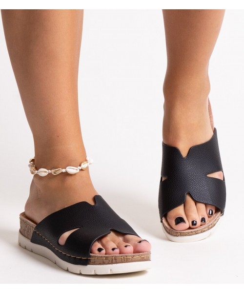 Juodos šlepetės su odiniu vidpadžiu Masha