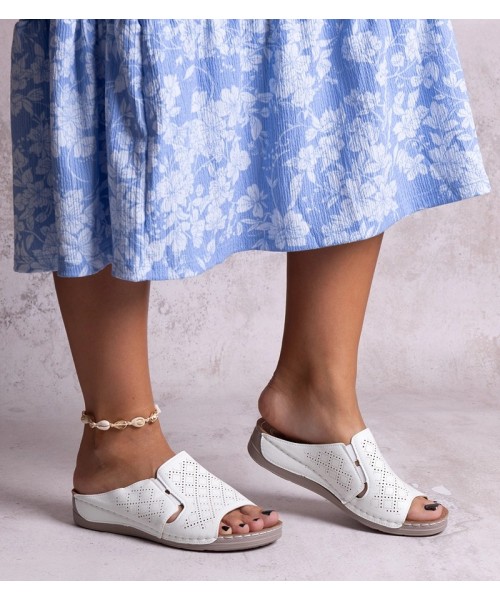 Baltos perforuotos "Marouna" šlepetės