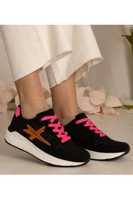 Juodi Sneakers Stiliaus Moteriški Sportinio stiliaus Su Blizgučiais Kaletti