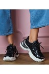 Juodi Sneakers Stiliaus Sportinio stiliaus Ant Grubaus Pado Lirana Juodi Sneakers Stiliaus Sportinio stiliaus Ant Grubaus Pado Lirana