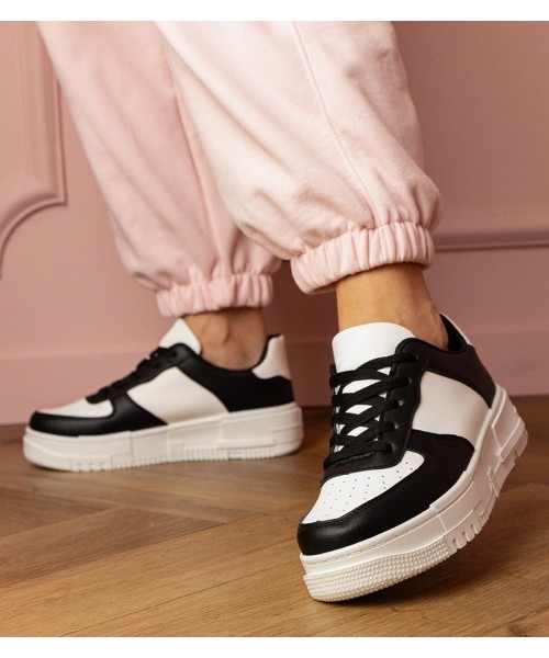 Juodi Sneakers Stiliaus Sportinio stiliaus Ant platfotmie Luneta