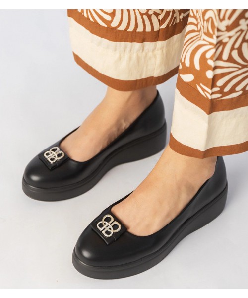 Juodi platforminiai pusbačiai su cirkonių papuošimais Patos