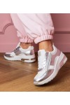 Balti Sneakers Stiliaus Su Kūbiniais Cirkoniais i metaliczną Intarpais Garsi Balti Sneakers Stiliaus Su Kūbiniais Cirkoniais i metaliczną Intarpais Garsi