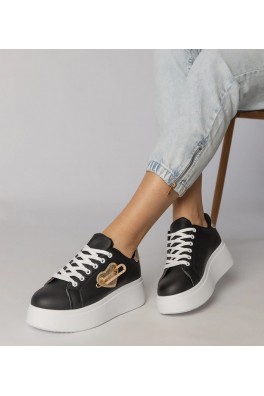 Juodi „Sneakers“ stiliaus bateliai su širdele, perkirpta „Lerisol“ smeigtuku