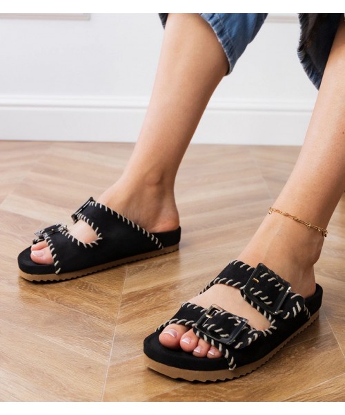 Juodos šlepetės su sagtimis ir siuvinėjimu ant Kim dirželių