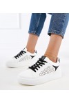 Balti Sneakers Stiliaus Su Juodos Spalvos Intarpais Ant Platformos Remmi Balti Sneakers Stiliaus Su Juodos Spalvos Intarpais Ant Platformos Remmi