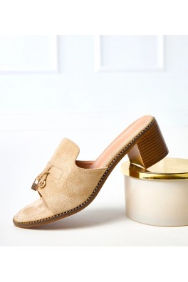 Smėlio spalvos stiletto šlepetės su Gariend dirželių puošmena