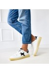 Balti Sneakers Stiliaus Ant Platformos Su Juoda Intarpais Eriksen Balti Sneakers Stiliaus Ant Platformos Su Juoda Intarpais Eriksen