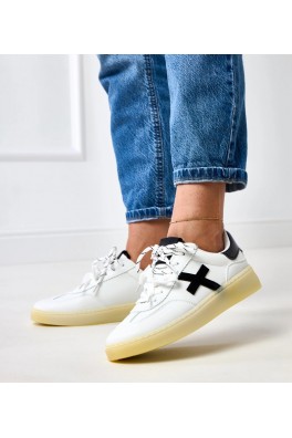 Balti Sneakers Stiliaus Ant Platformos Su Juoda Intarpais Eriksen
