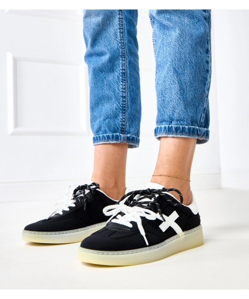 Juodi Sneakers Stiliaus Ant Platformos Su białą Intarpais Eriksen