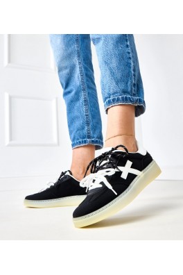 Juodi Sneakers Stiliaus Ant Platformos Su białą Intarpais Eriksen