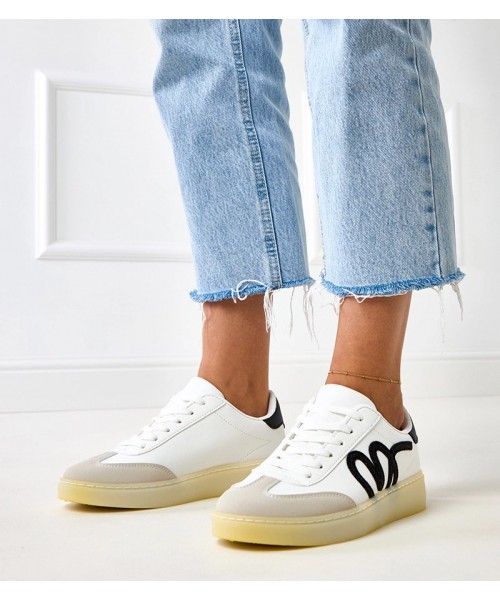 Balti Sneakers Stiliaus Ant Platformos Su Juodomis Motyvais Izabell Balti Sneakers Stiliaus Ant Platformos Su Juodomis Motyvais Izabell