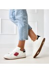 Balti Sneakers Stiliaus Ant Platformos Su Raudonais serduszkami Tela Balti Sneakers Stiliaus Ant Platformos Su Raudonais serduszkami Tela