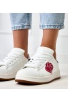 Balti platforminiai sportbačiai su raudonomis širdelėmis iš "Tela