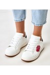 Balti platforminiai sportbačiai su raudonomis širdelėmis iš "Tela