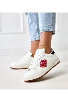 Balti Sneakers Stiliaus Ant Platformos Su Raudonais serduszkami Tela