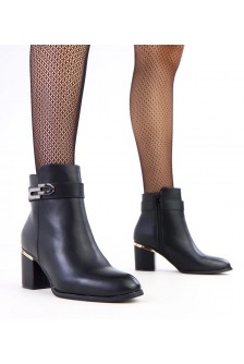 Juodi smailianosiai batai, puošti cirkonais Elefat